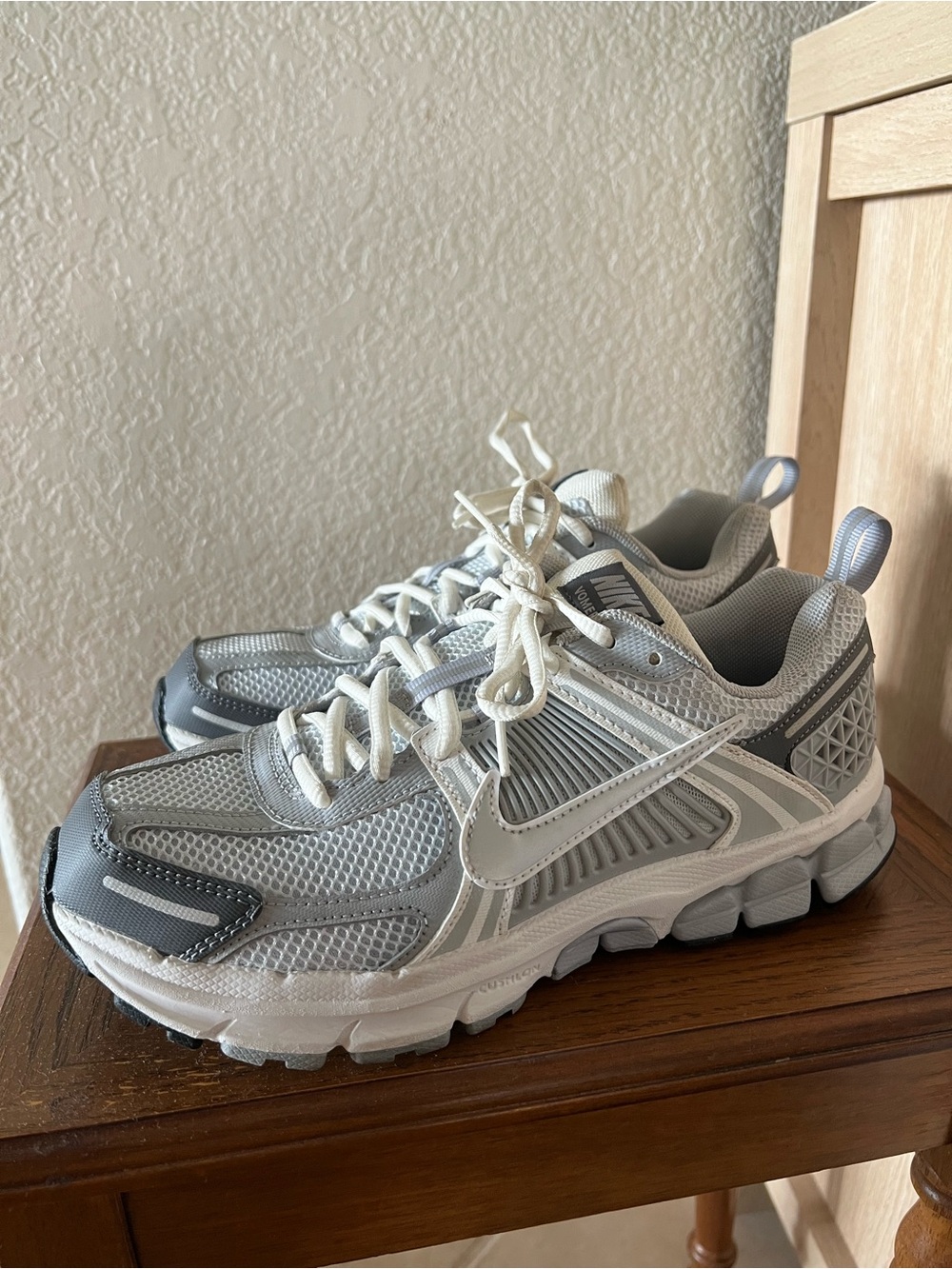 Nike Silver Athletic Sneakers Vomero 5 Big Kids Photon Dust